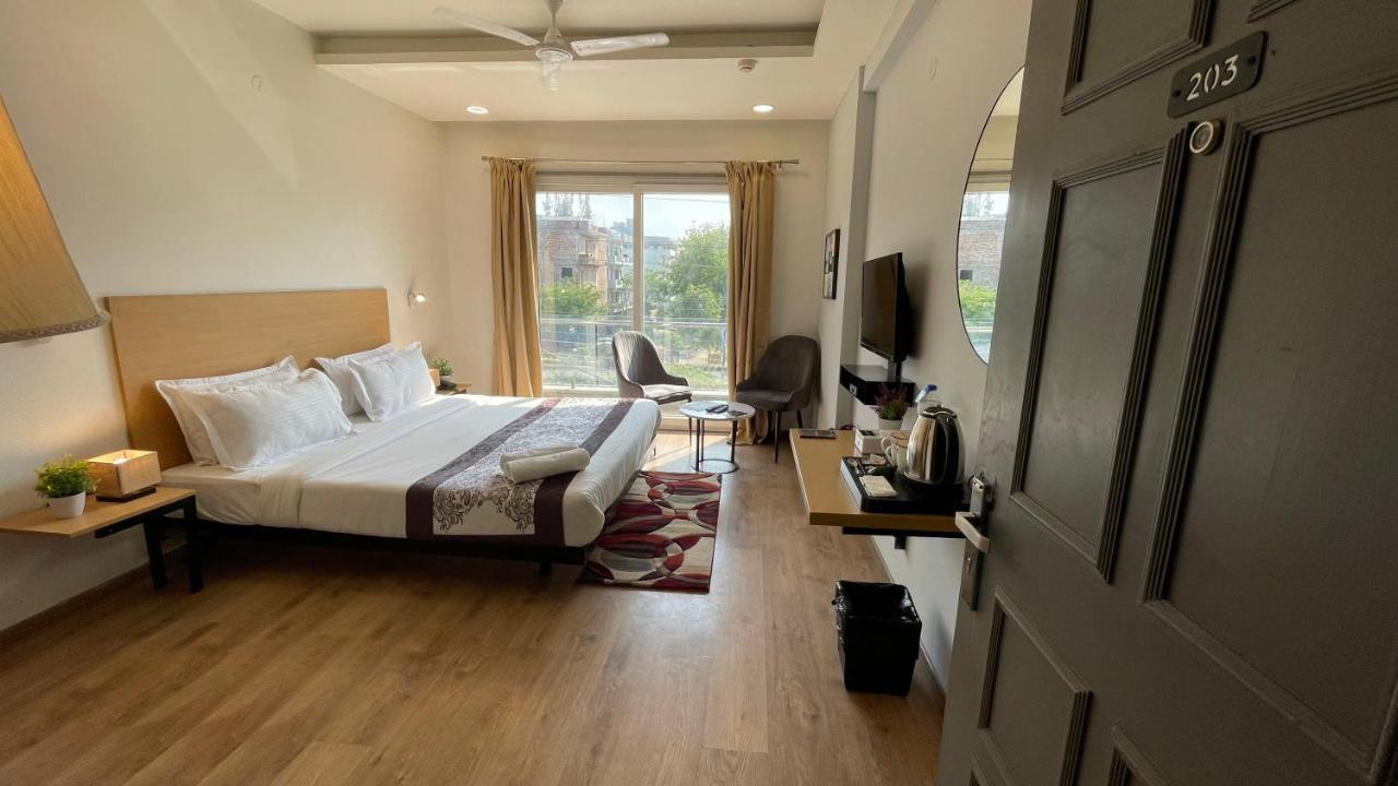 Saltstayz Express - Medicity Near Medanta Hospital Gurgaon Exterior foto